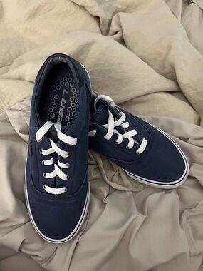 Lugz Navy Canvas Low-Top Sneakers with White Laces